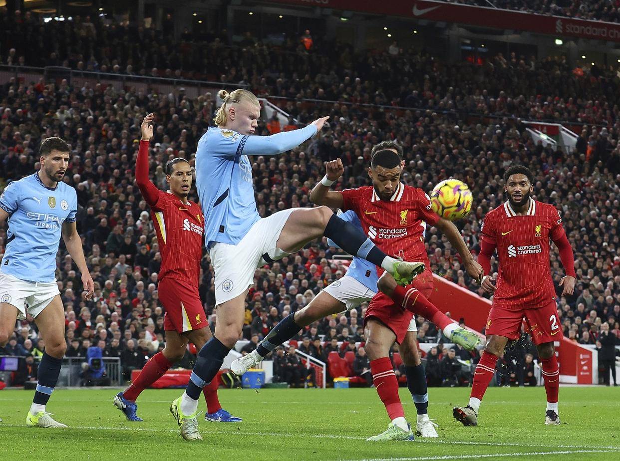 爱游戏在线-关于曼联进攻端火力强劲，欲破利物浦防线的信息