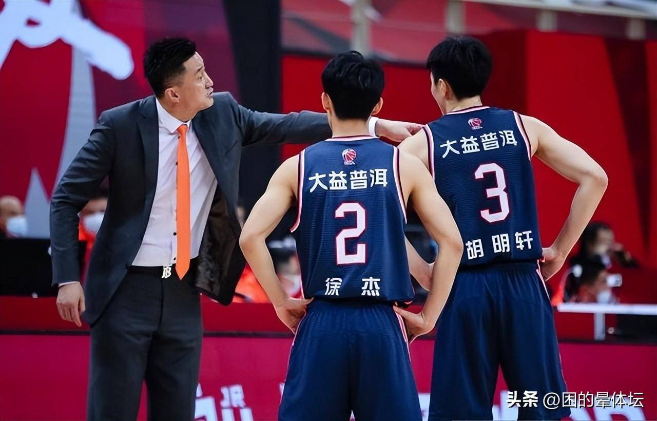 广东队在CBA季后赛中打出团战，被誉为球迷泪目