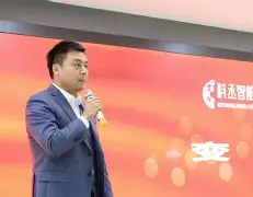 爱游戏app下载地址-凯泽斯劳滕队风雨同舟,一马当先