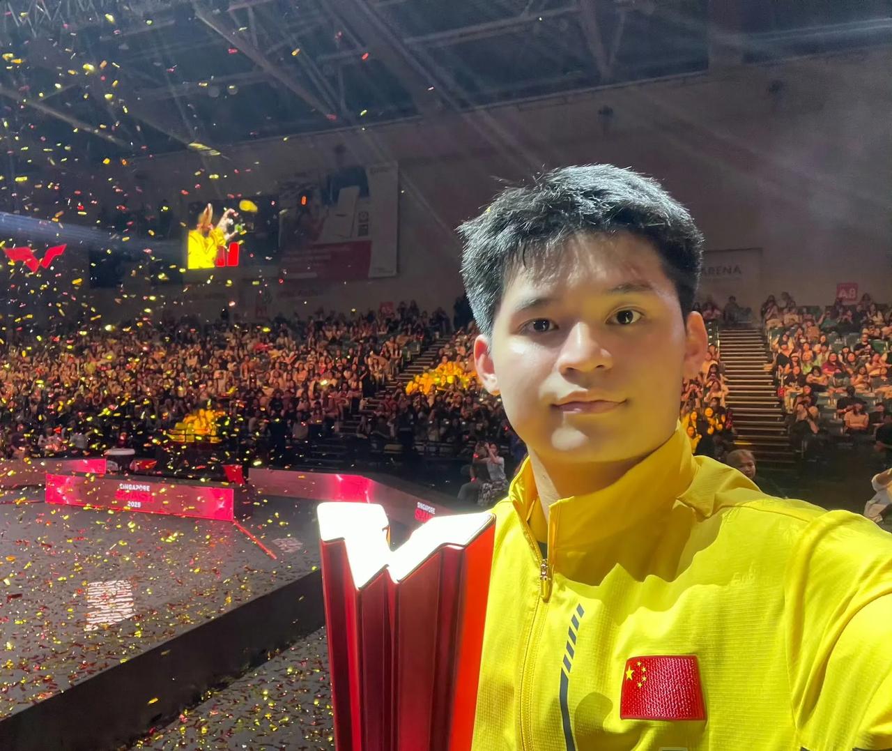 新加坡男子滑雪选手稳定发挥，锁定冠军