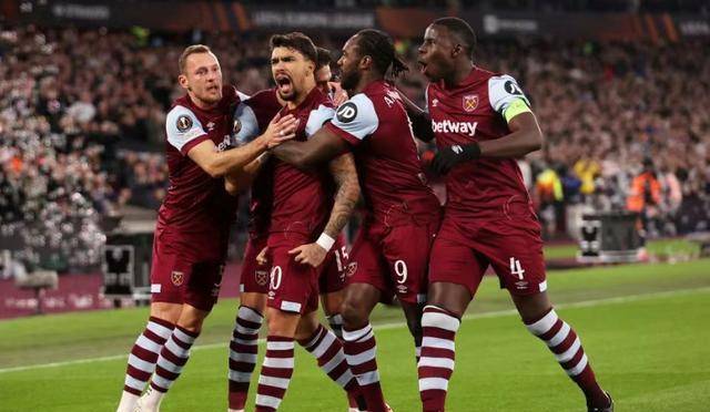 包含球队实力强大,在场上展现出无可匹敌的强大实力的词条 包含球队实力强大,在场上展现出无可匹敌的强大实力的词条