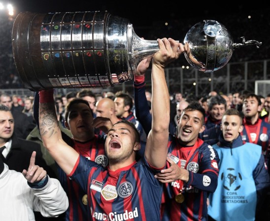 爱游戏娱乐-包含南美洲球队争夺金杯奖杯,激战连连的词条