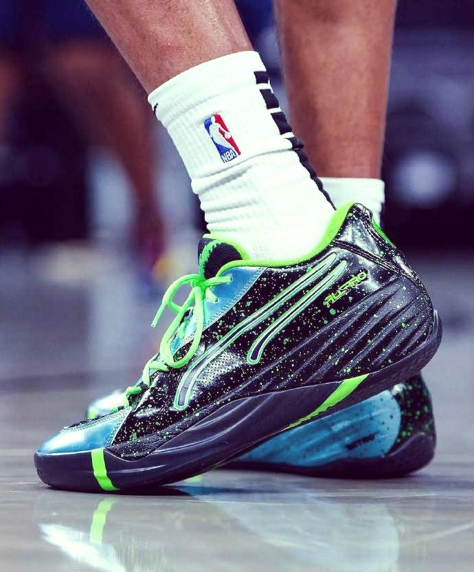 斯坦福桥实现惊险逆转,重登榜首 斯坦福桥实现惊险逆转,重登榜首