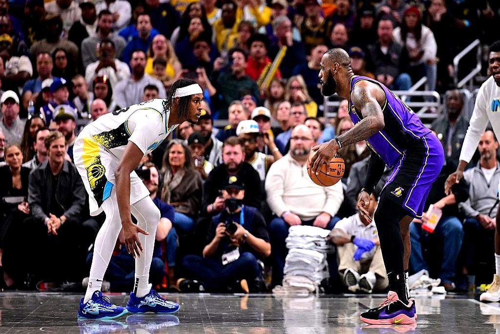 包含王牌詹姆斯率领湖人大胜对手,全队表现抢眼的词条 包含王牌詹姆斯率领湖人大胜对手,全队表现抢眼的词条