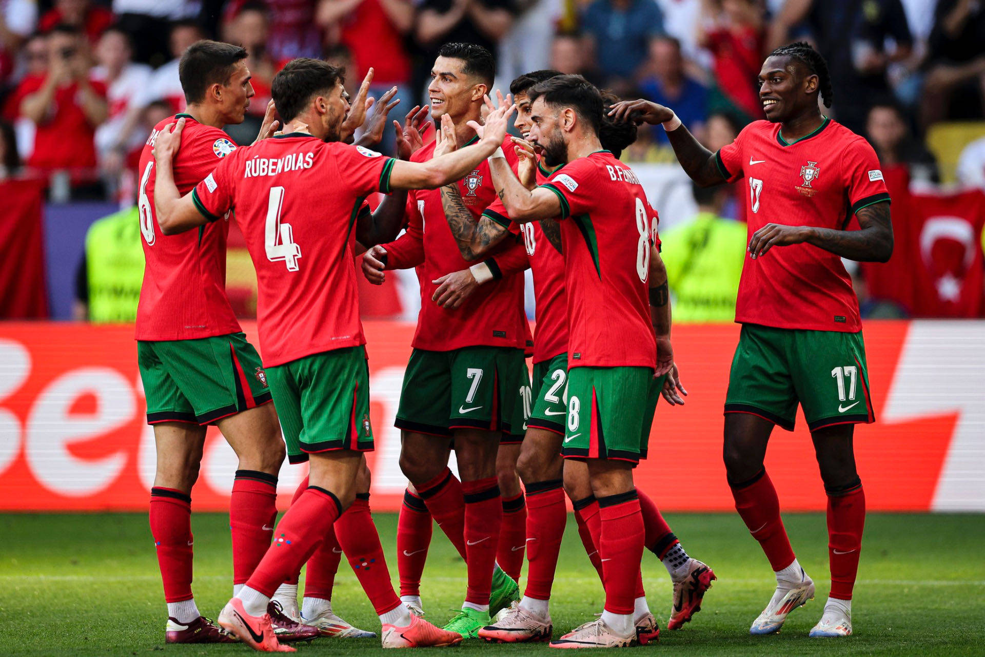 格鲁吉亚足球队成功晋级欧洲杯备受瞩目的简单介绍 格鲁吉亚足球队成功晋级欧洲杯备受瞩目的简单介绍