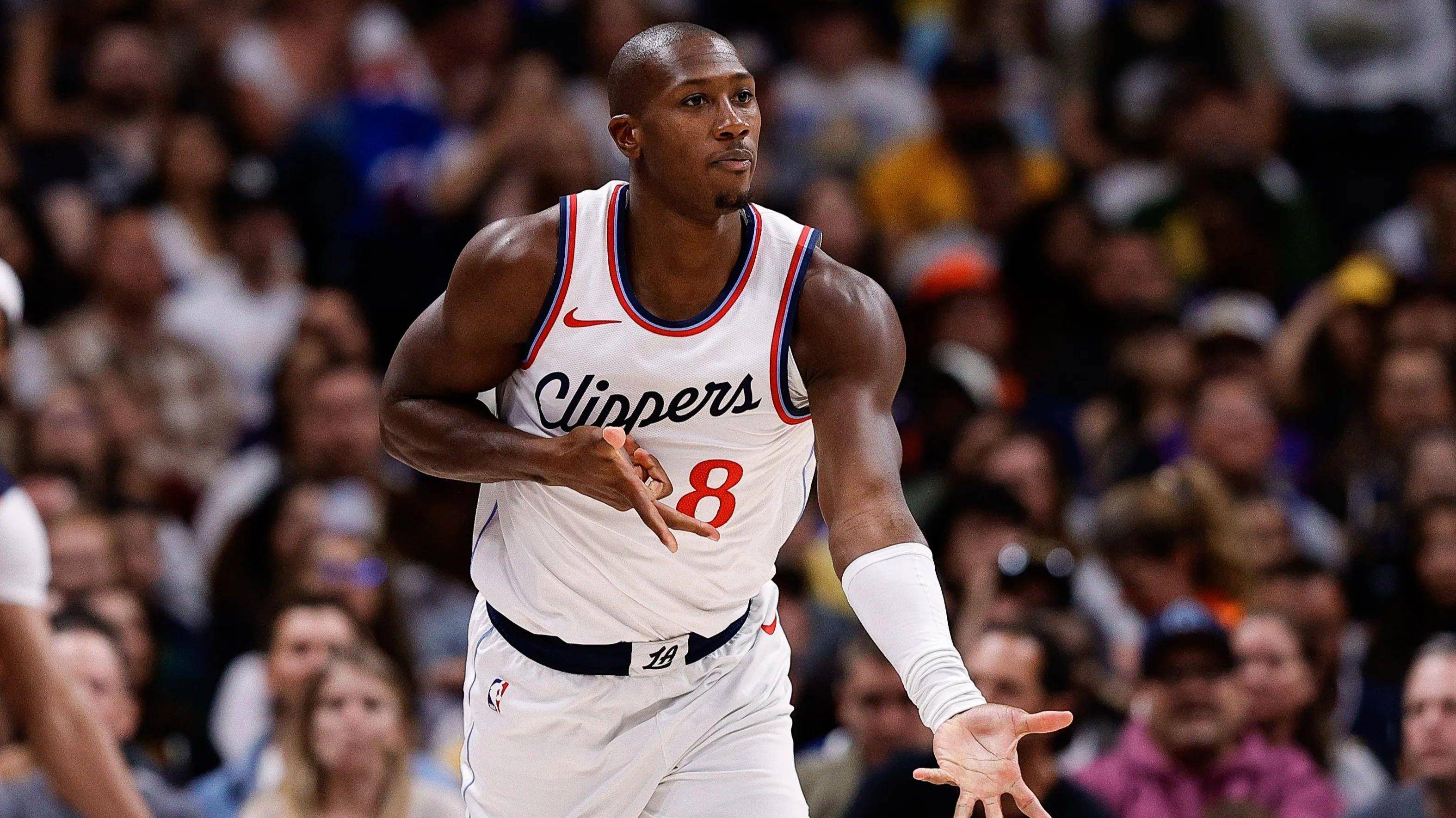 爱游戏娱乐-包含快船队实力过人,轻松赢得胜利的词条