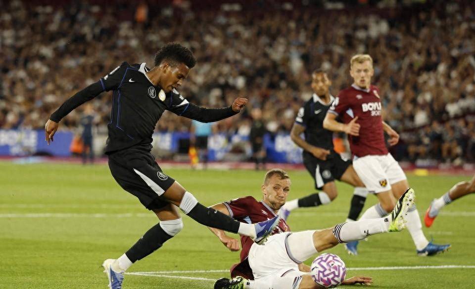 爱游戏官网-切尔西助攻连胜,南安普顿遭遇重创防线崩溃