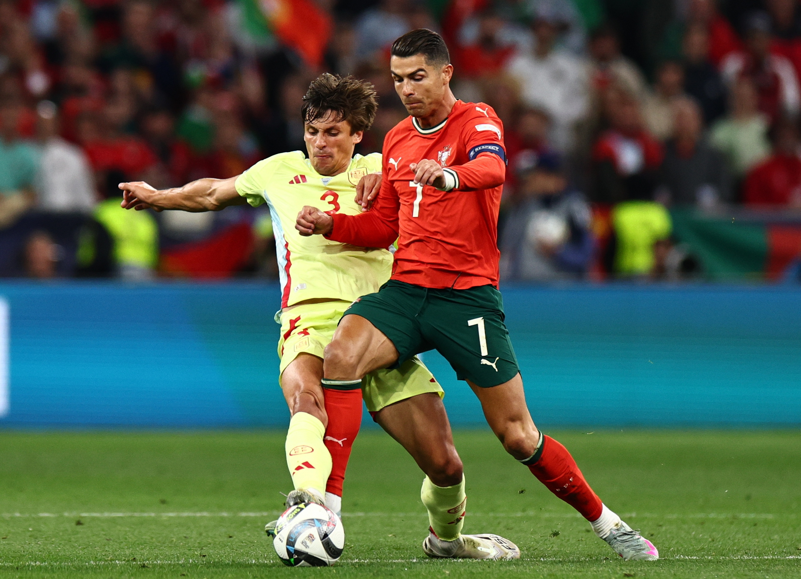 年轻新秀崭露头角,欧洲足球赛事精彩绝伦 年轻新秀崭露头角,欧洲足球赛事精彩绝伦