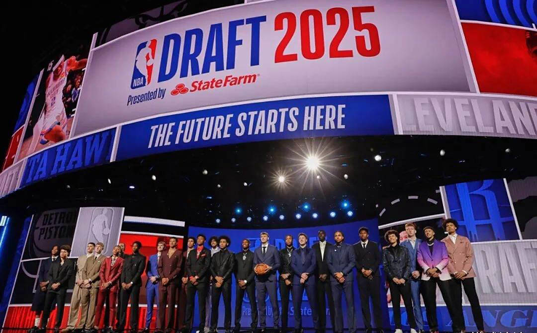 爱游戏地址-马刺外线表现抢眼,球队成绩节节攀升