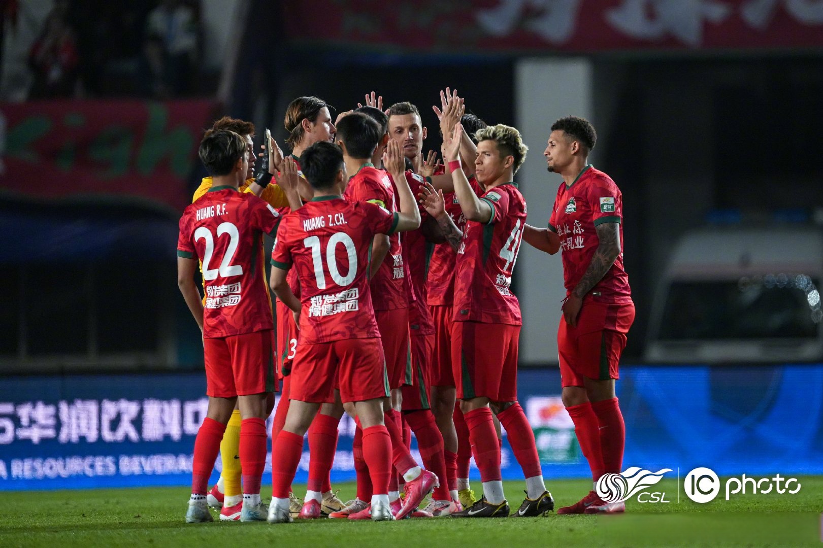 爱游戏地址-关于激战正酣!全球最佳球队齐聚一堂的信息